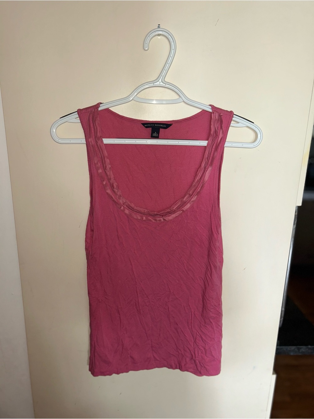 Banana Republic Pink Sleeveless Ruffle Neck Tank Top Size Small